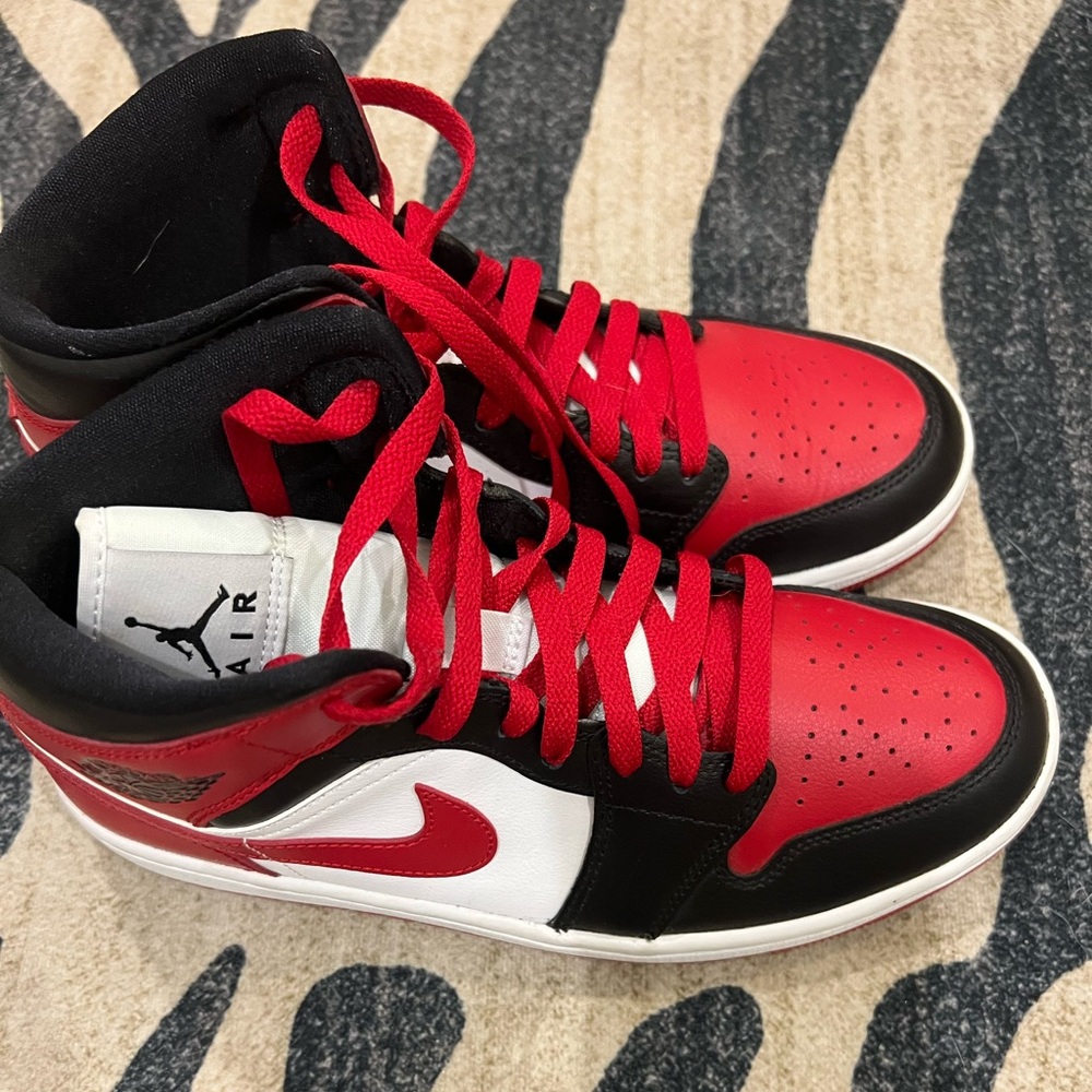 Air Jordan 1 Mid
